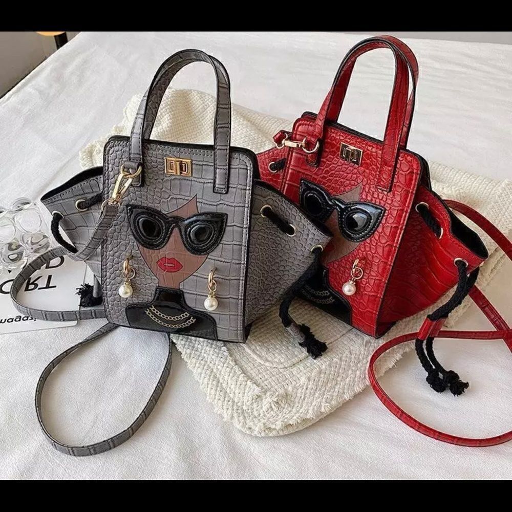 Lady In Grey Handbag - Picture 4 of 16
